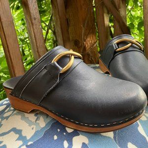 M. gemi Italian navy blue clogs. Wood/leather